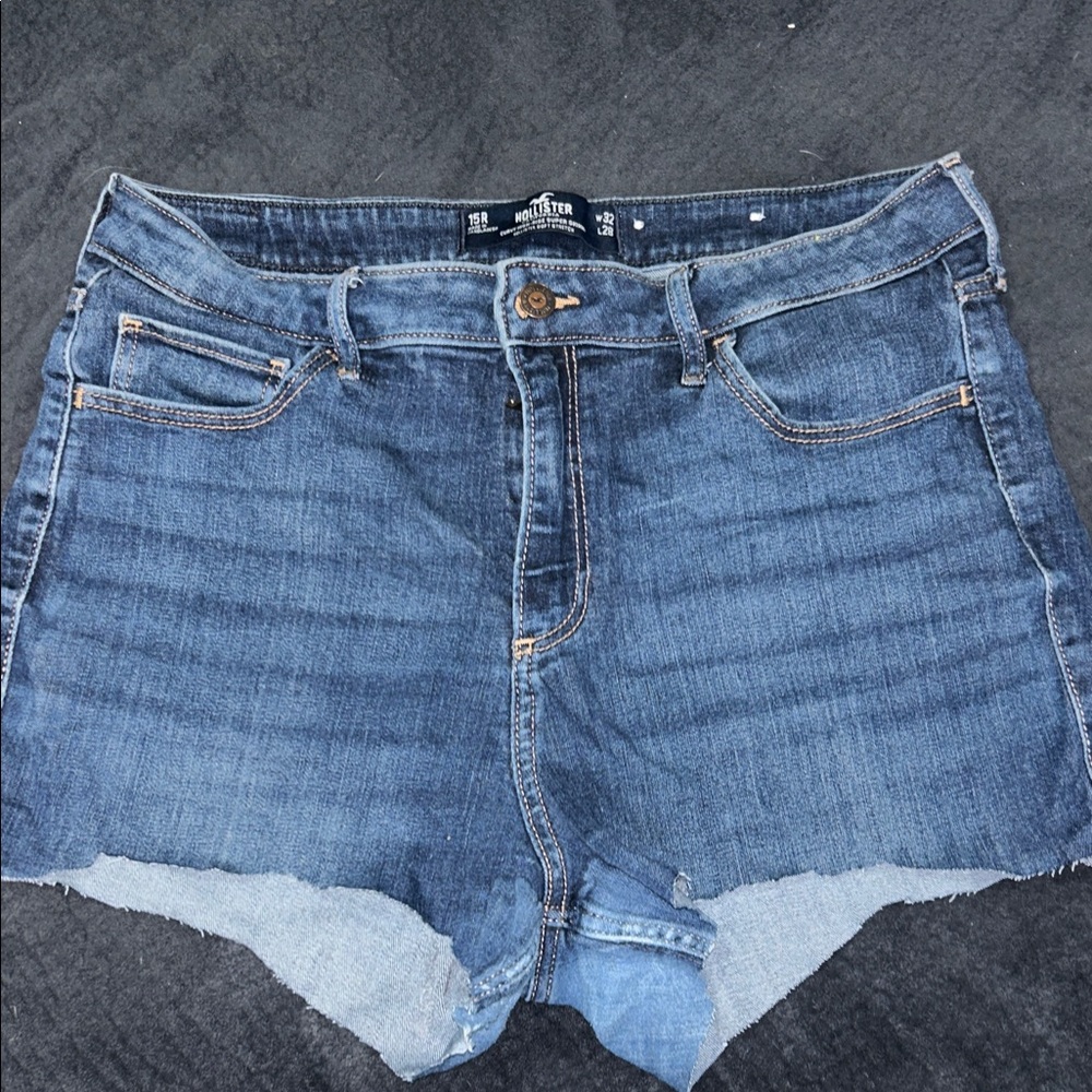 Hollister Raw-Hem High-Rise Denim Shorts - Blue Wash